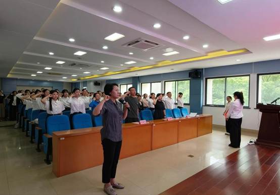 说明: //news.98tapp.com/__local/2/55/14/845191311A083C11674E397E5F4_1587C916_162B6.jpg
